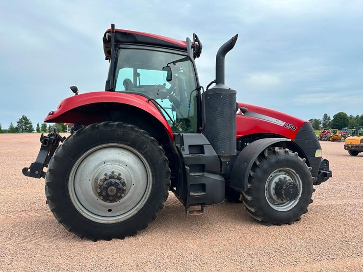 2017-case-ih-magnum-250-image-4