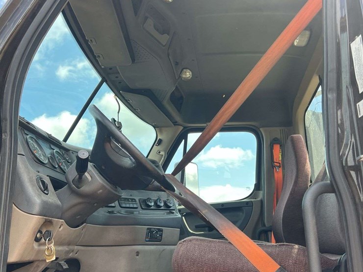 2017-freightliner-s/a-daycab-truck-*inop-image-20