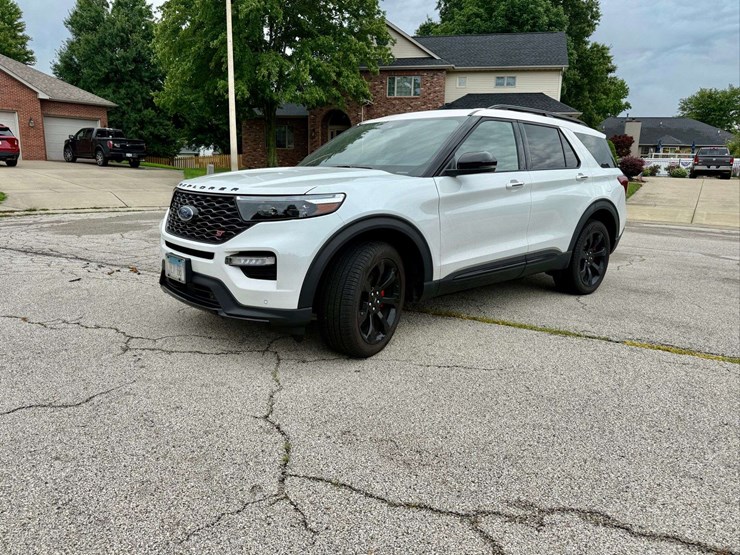 2023-ford-explorer-image-1