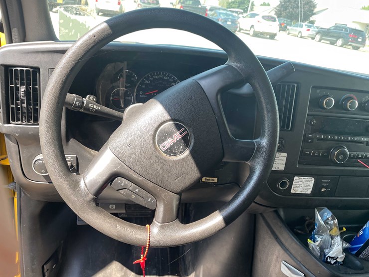 #1296-•-2012-gmc-savana-box-truck-(has-wi-title)-(of)-image-27