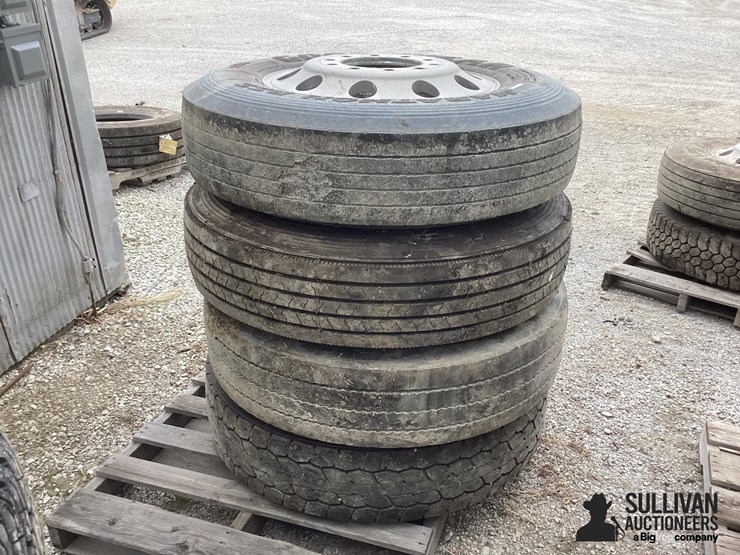 11r24.5-tires-&-rims-image-4