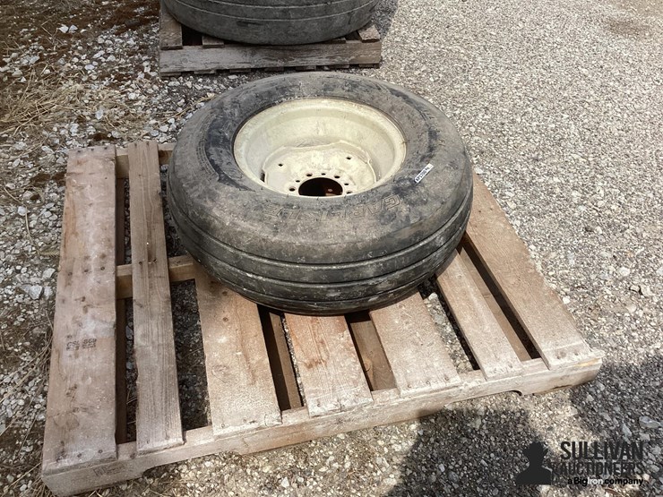 11l-15-tire-&-rim-image-3