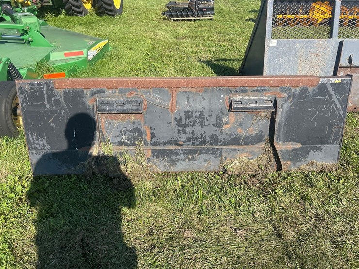 john-deere-light-material-bucket-image-6