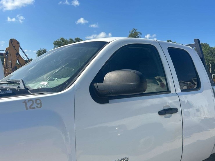 2011-chevy-2500-ext-cab-4x4-pickup-image-11