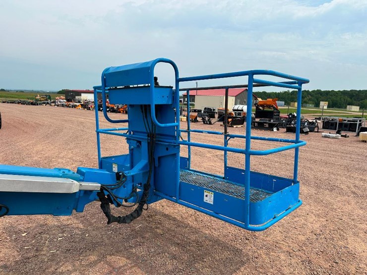 2008-genie-s40-image-34
