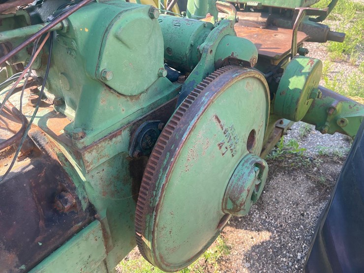 antique-john-deere-tractor-image-3