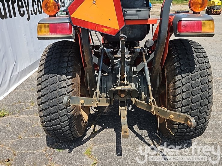 2020-kubota-l2501f-image-19