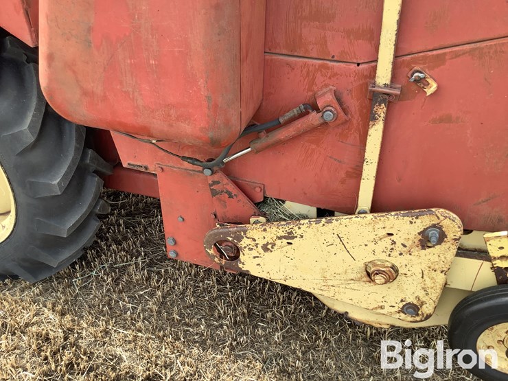 new-holland-1280-small-square-baler-image-12