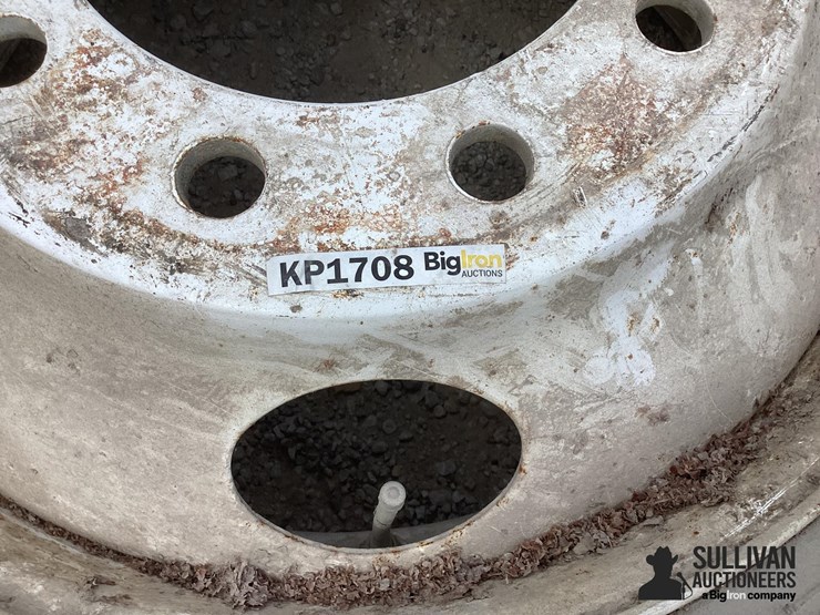 11r22.5-rim-&-tire-image-15