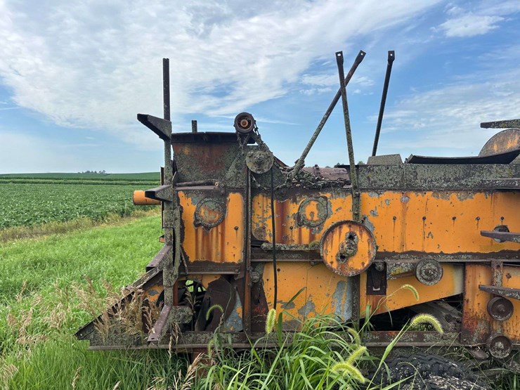 chevy-400-truck-with-minneapolis-moline-corn-sheller-image-74