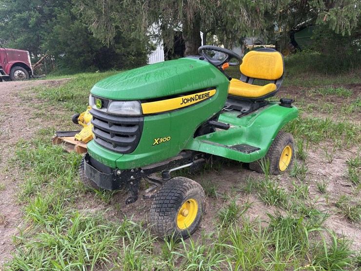 john-deere-x300-image-1