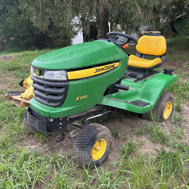 JOHN DEERE X300