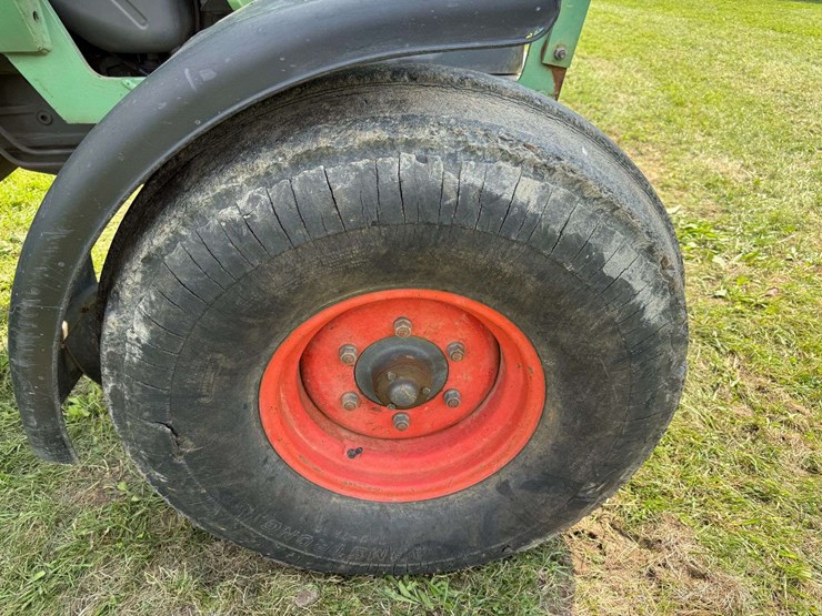 low-hour-fendt-306ls-with-loader-image-19