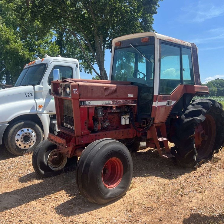 INTERNATIONAL 1586