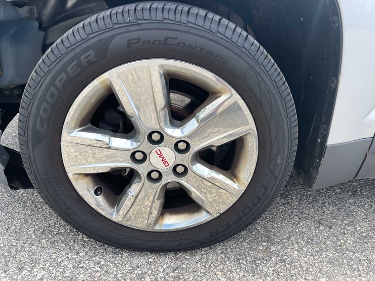 #1292-•-2015-gmc-terrain-awd-(has-wi-title)-(of)-image-15
