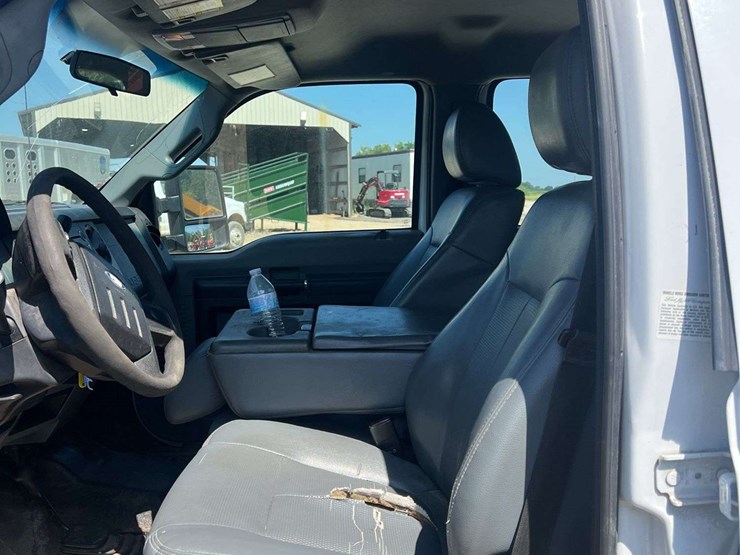 ford-f350-xl-image-31