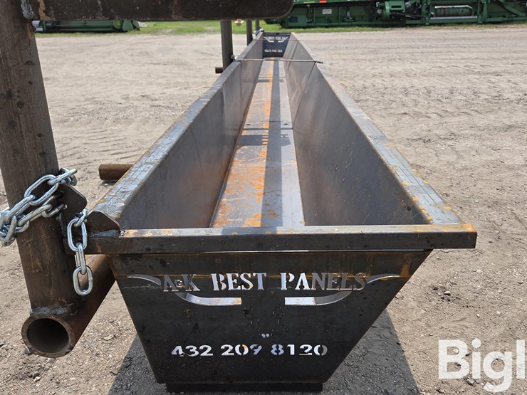 24'-free-standing-panel-w/-feed-trough-image-11