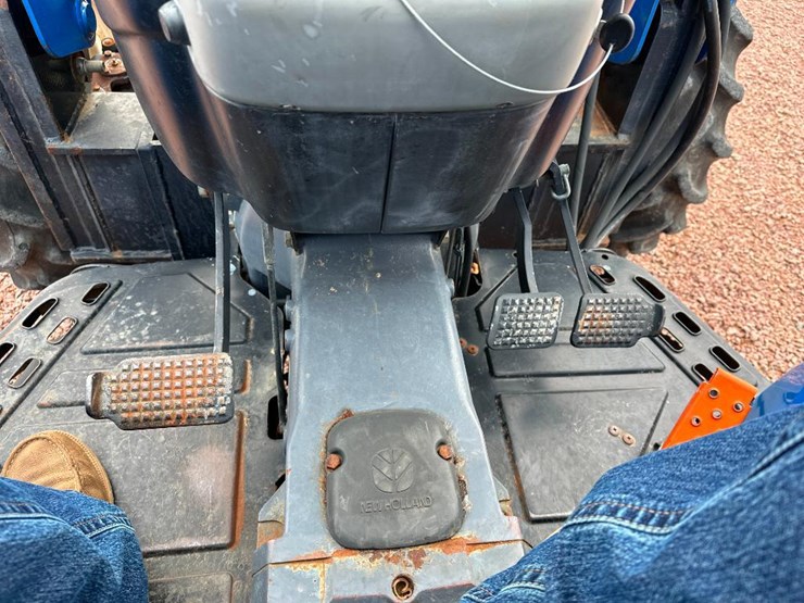 2001-new-holland-tn70-image-38
