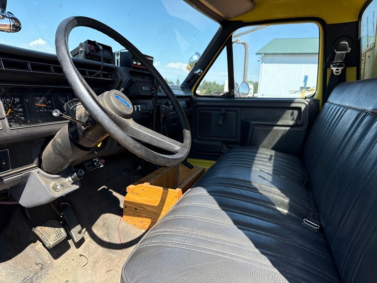 1992-ford-f700-image-7