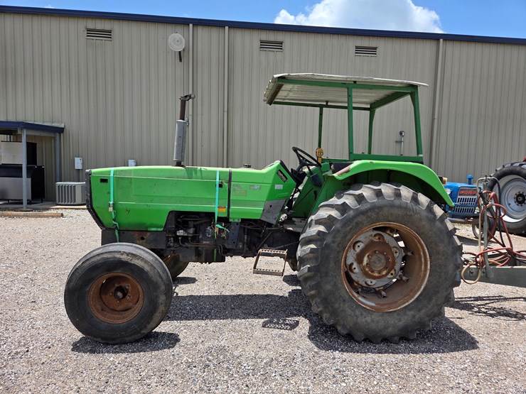 #2406-•-deitz-fahr-d1070s-tractor-image-2