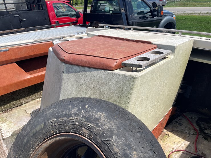 #6340-•-century-22'-boat-(no-title)-image-32