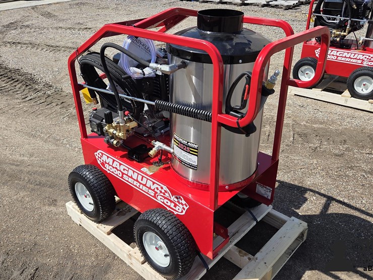 2025-magnum-4000-series-hot-water-pressure-washer-image-4