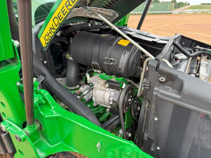 2020-john-deere-3033r-image-32