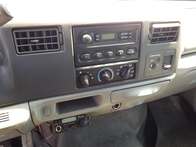 2004-ford-f550-image-17