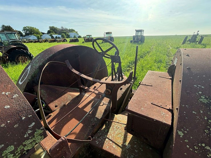 huber-4-cylinder-tractor-image-51