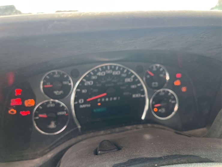 2010-gmc-3500-image-23