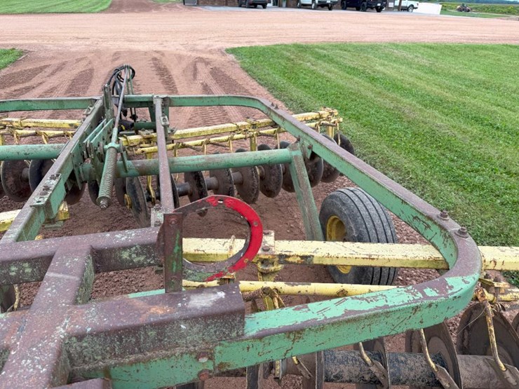 john-deere-210-image-25