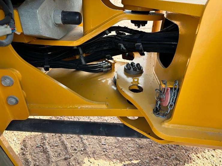 2014-deere-344k-image-34