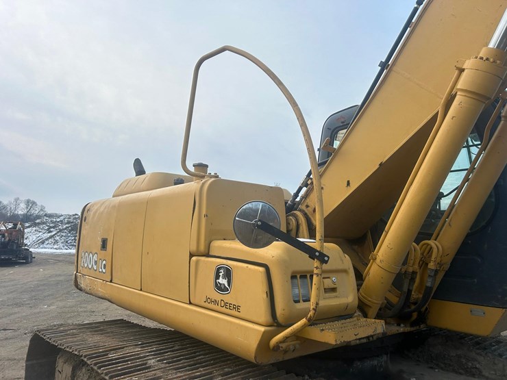 2003-deere-200c-lc-image-33