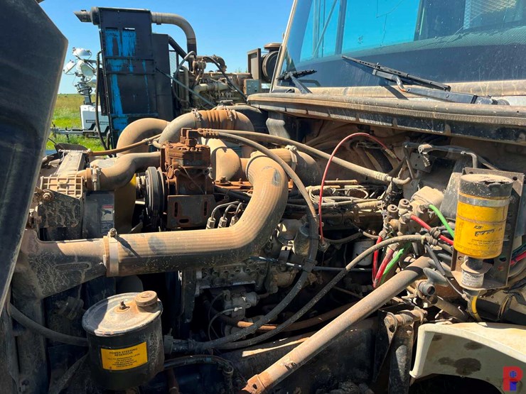 1998-freightliner-fl70-image-4