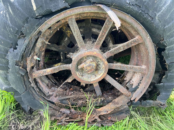 john-deere-unstyled-model-d-image-23