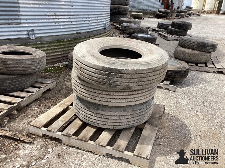 11r17.5-tires-&-rims-image-6