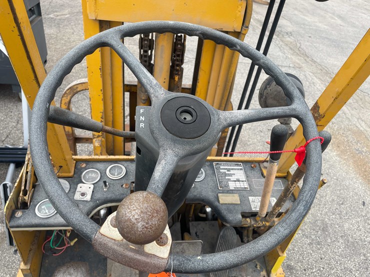 #1367-•-allis-chalmers-pneumatic-3000-lb.-capacity-forklift-(o3)-image-11