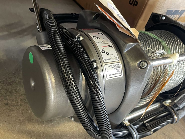 #2129-•-new-warn-winch-(pr4)-image-4