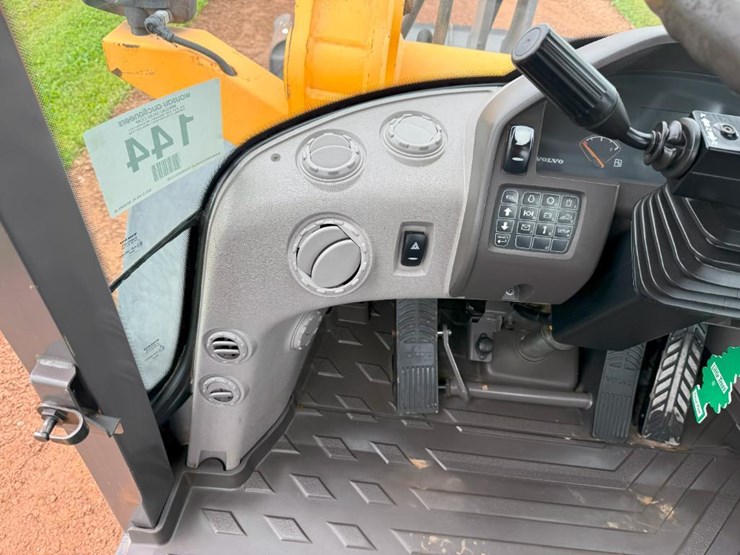 2012-volvo-l50f-image-56