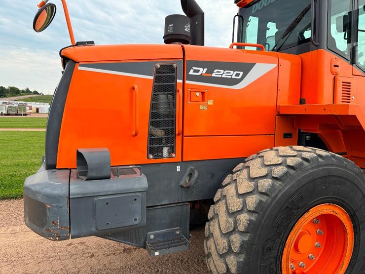 2017-doosan-dl220-5-image-19