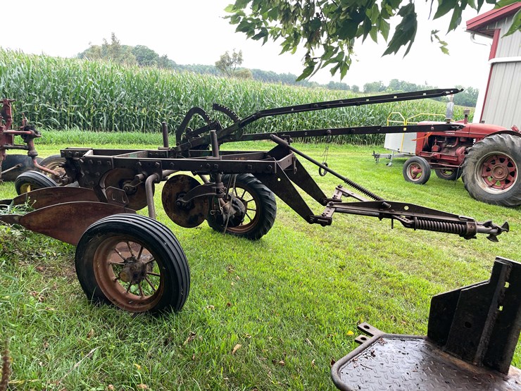 #7469-•-john-deere-plow-image-4