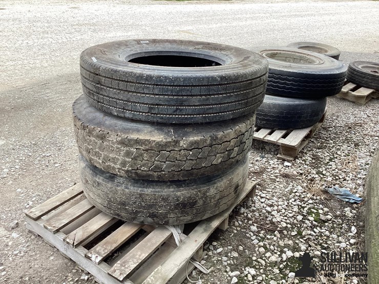 11r22.5-tires-&-rims-image-8