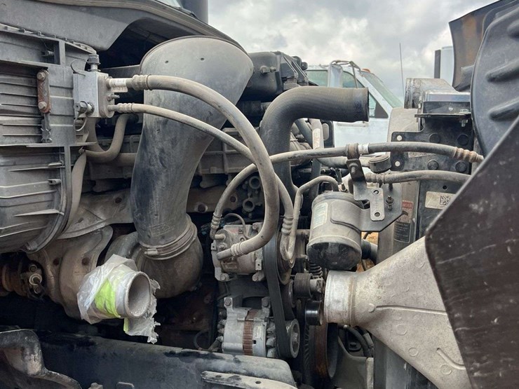 2018-freightliner-t/a-daycab-truck-*inop-image-22