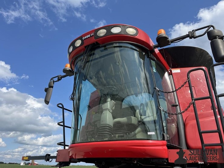 2010-case-ih-8120-image-11