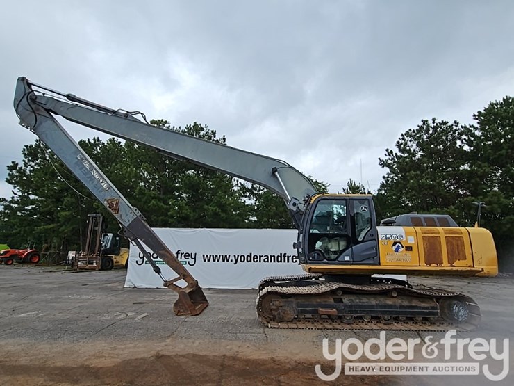 2011-deere-250g-lc-image-2