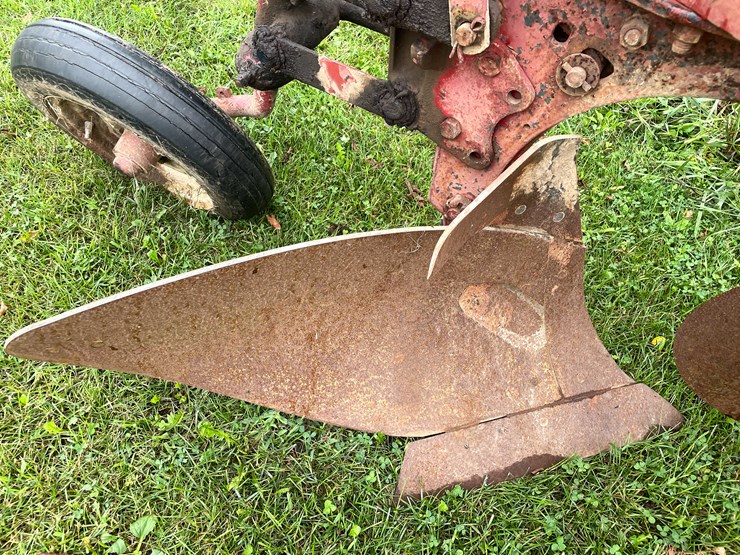 #7468-•-international-harvester-multi-bottom-plow-image-17