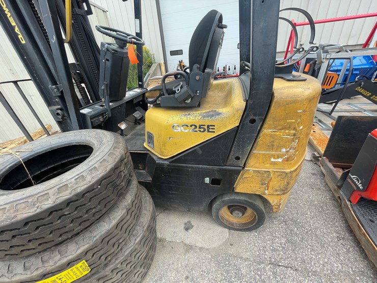 #1365-•-daewoo-5000-lb.-capacity-forklift-(o2)-image-4