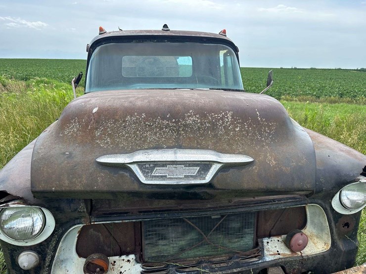 chevy-400-truck-with-minneapolis-moline-corn-sheller-image-18