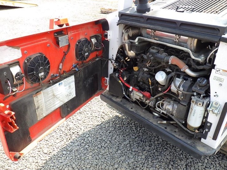 2022-bobcat-t770-image-14