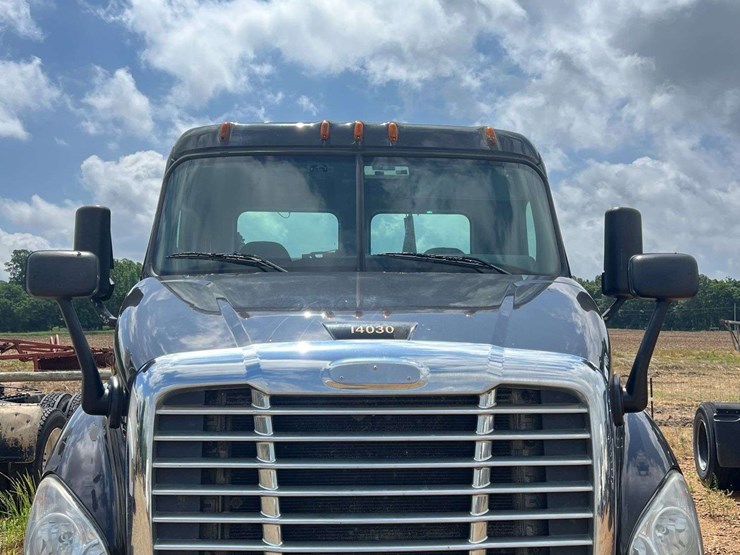 2015-freightliner-s/a-daycab-truck-*inop-image-7